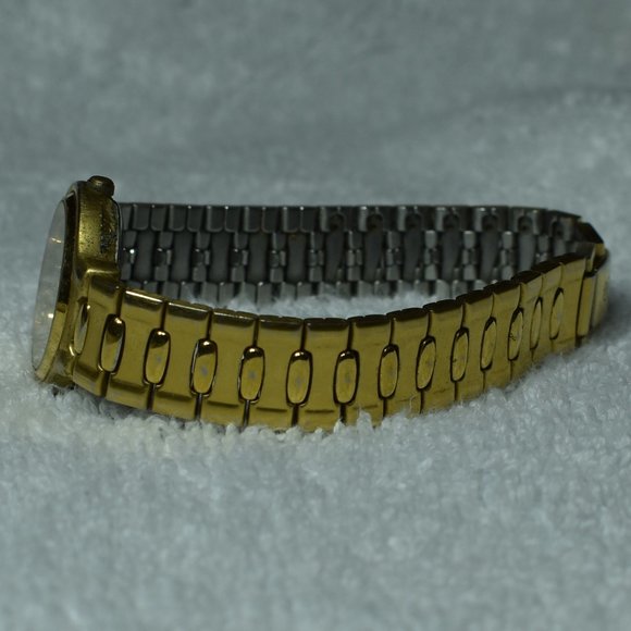 Vintage 1980s Bill Blass Gold Tone Quartz Watch main image 8